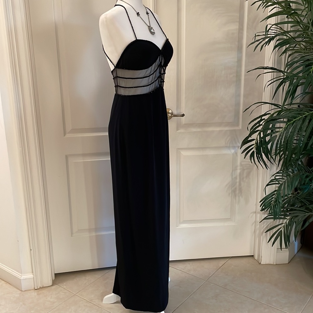 GILAR Black Evening Gown with Net Embroidery, Lined with Back Zipper. Size 6. - Picture 4 of 7